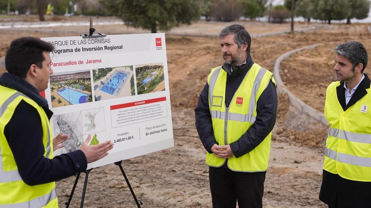 El consejero García Martín ha supervisado una de estas actuaciones en el Parque Las Cornisas de Paracuellos