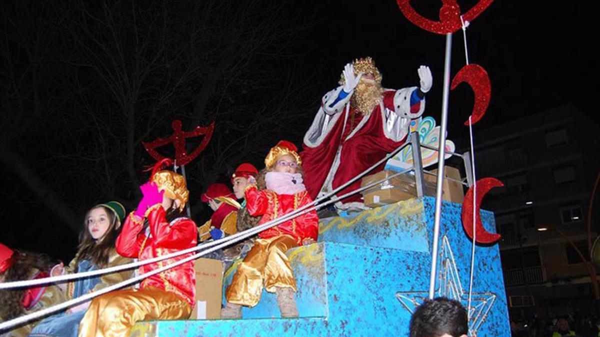 Asociaciones y escuelas de danza locales participan en la Cabalgata
