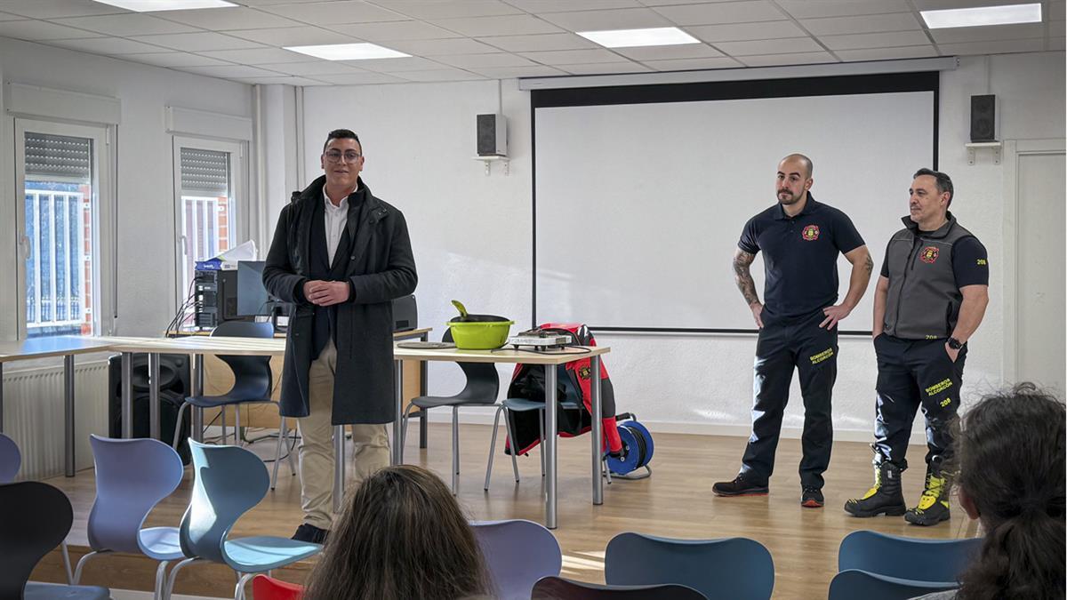 El centro cuenta con dos laboratorios, en los que hay productos químicos