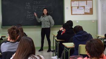 Los alumnos del IES Olivos han recibido otra charla a manos de una Agente Tutor, sobre acoso escolar y absentismo 