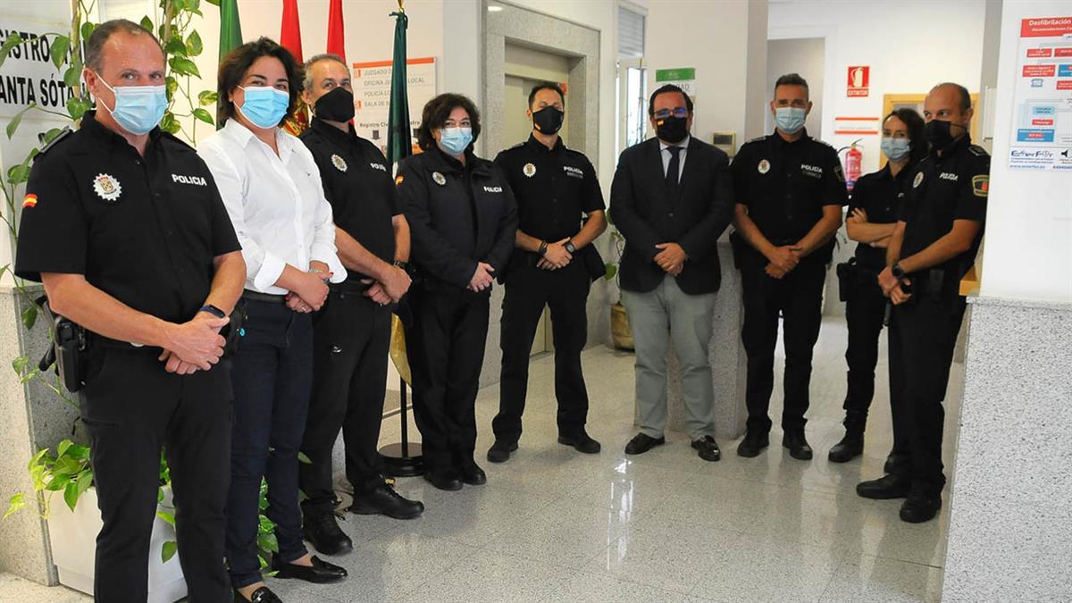 Javier Úbeda ha felicitado a los agentes tutores por sus 10 años de charlas