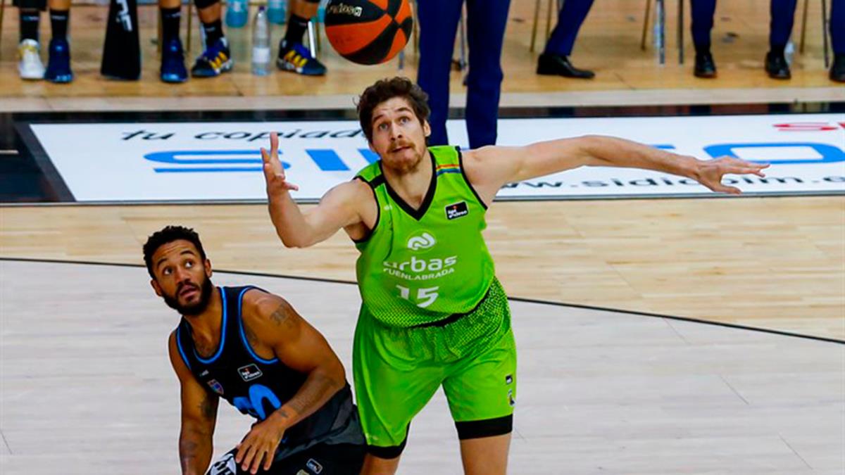 El pívot ha concedido una entrevista al club antes del duelo contra el Morabanc Andorra y analiza el recorrido del club este curso