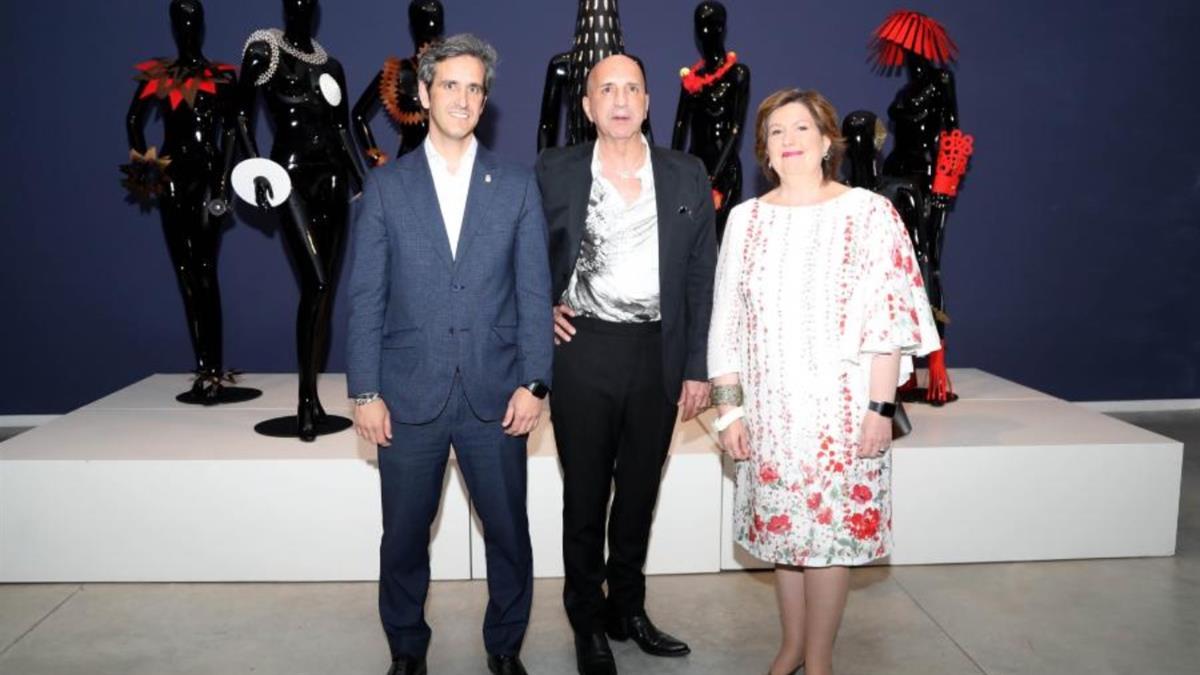 La colección realizada con materiales como papel, cristal o pluma se podrá ver en el Centro de Arte de Alcobendas