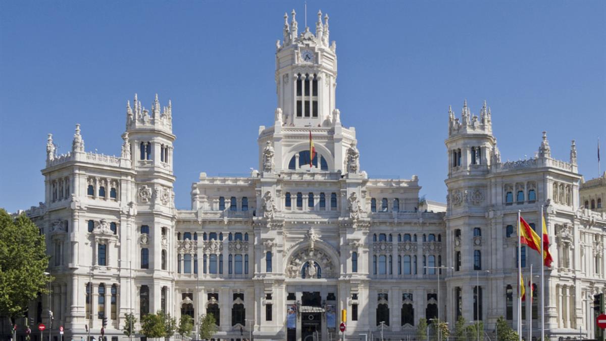 Colores negro, rojo y verde en apoyo a la población afgana tras la victoria talibán