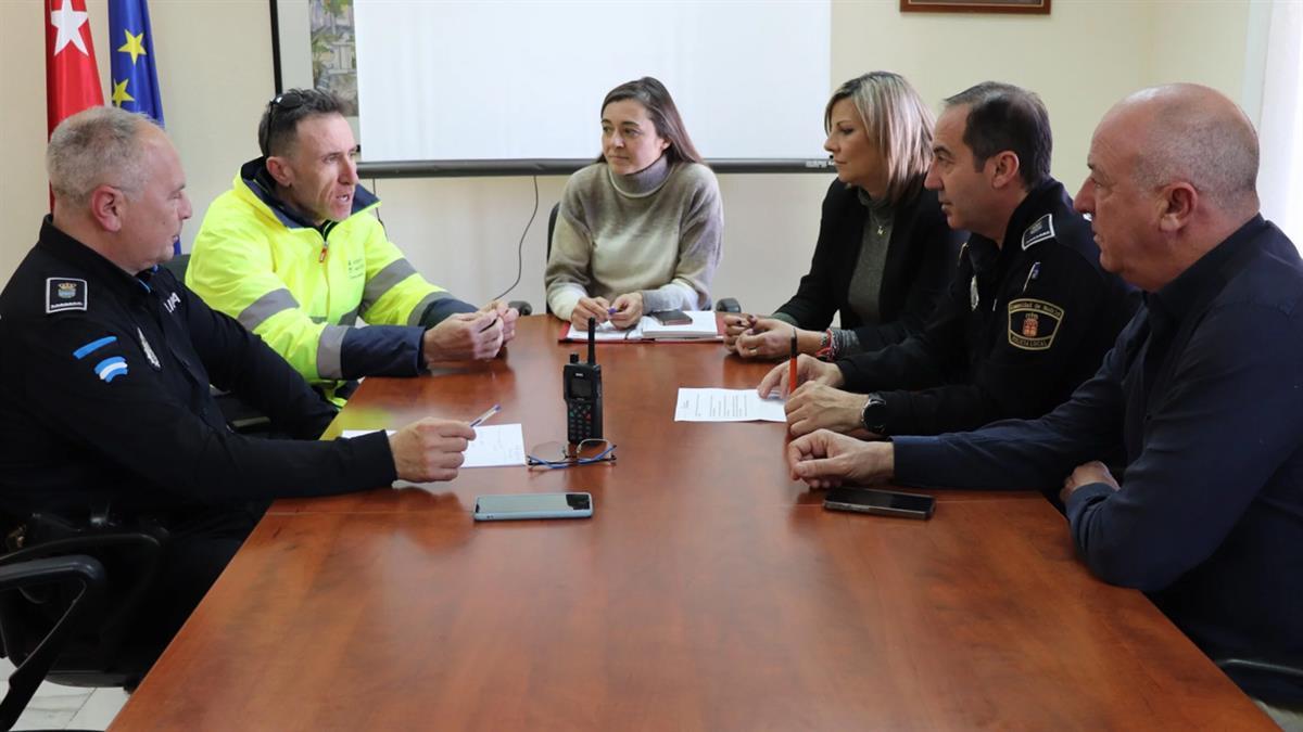 La alcaldesa se ha reunido con las concejalías y responsables implicados para intensificar este control en calles y polígonos 