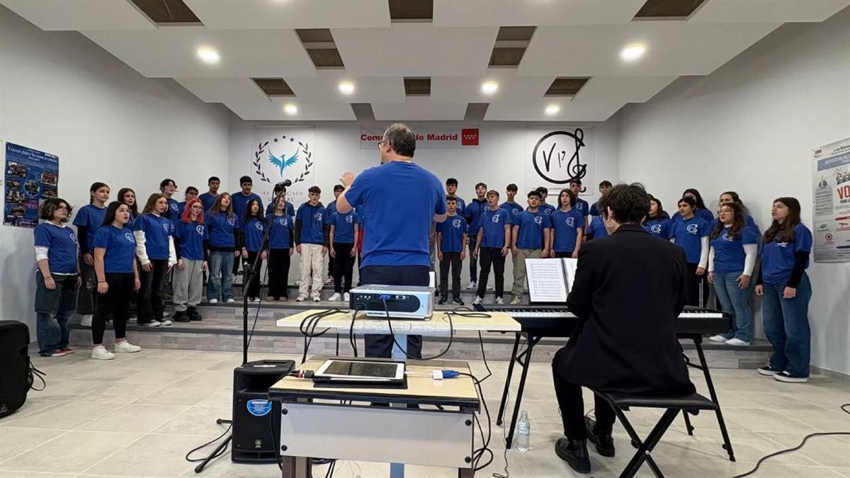 El coro 'Voces para la Convivencia' ha estado ensayando durante años en los pasillos del centro