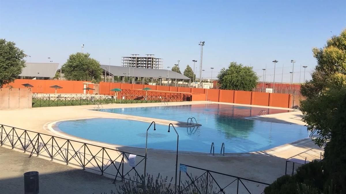 El pleno municipal aprueba por unanimidad secuestrar la concesión de la piscina municipal a la empresa Neo
