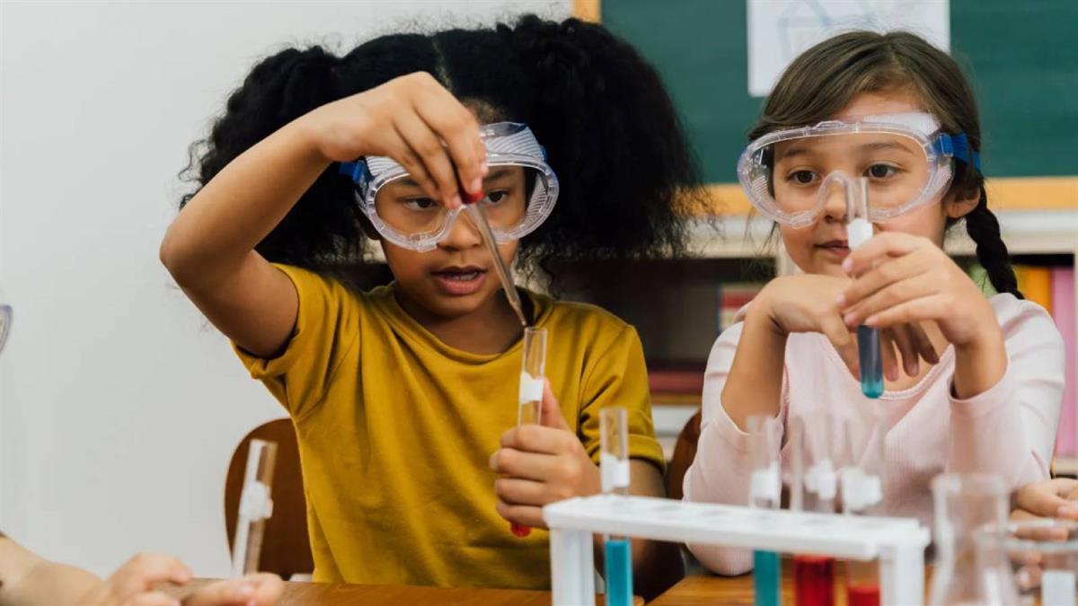 El ayuntamiento se une a la celebración del Día de la Mujer, la Niña y la Ciencia