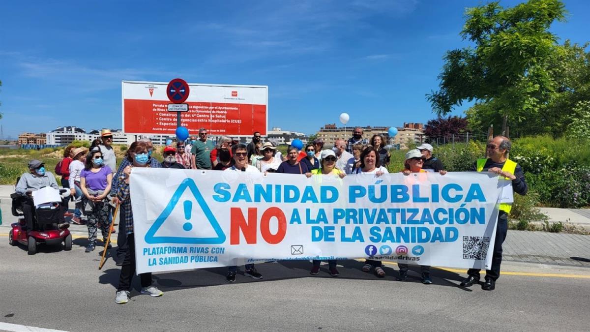 Plataformas y clubes de ciclistas salen a las calles reivindicando su "derecho a la Sanidad cien por cien pública"