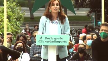 La candidata de Más Madrid, Mónica García ha cerrado la campaña en un acto en la Cuesta de Moyano. 