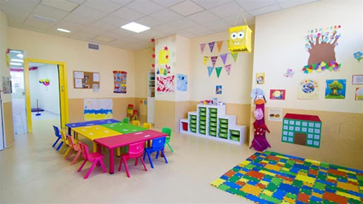 El PSOE denuncia la mala gestión de este asunto mientras que el Ejecutivo del PP asegura que el cierre era una decisión obligada por el plan de ajuste que se encontró firmado