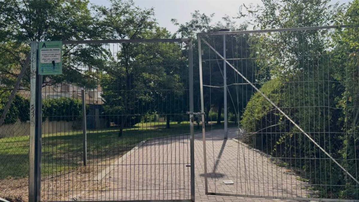 Más Madrid denuncia que estos espacios "son el único refugio climático para muchas personas"