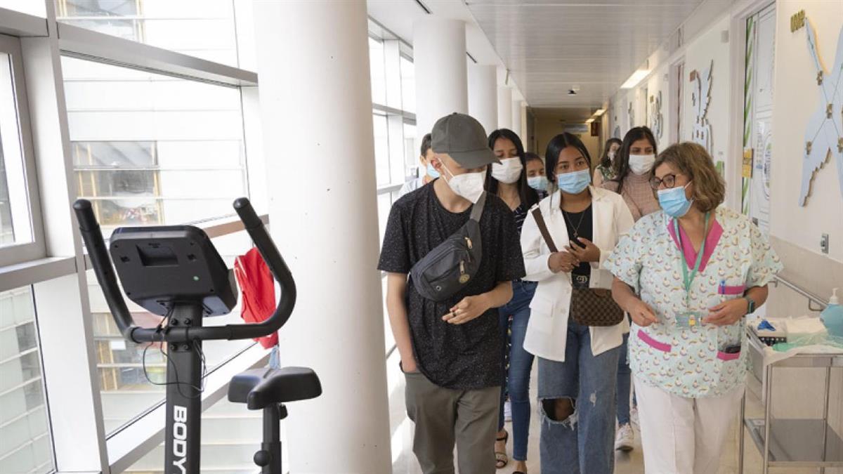 Los estudiantes han recibido una beca de la fundación BBVA por su excelencia académica