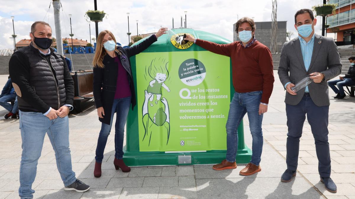 
El ayuntamiento y la empresa Ecovidrio han puesto en marcha esta iniciativa para celebrar el Día del libro 