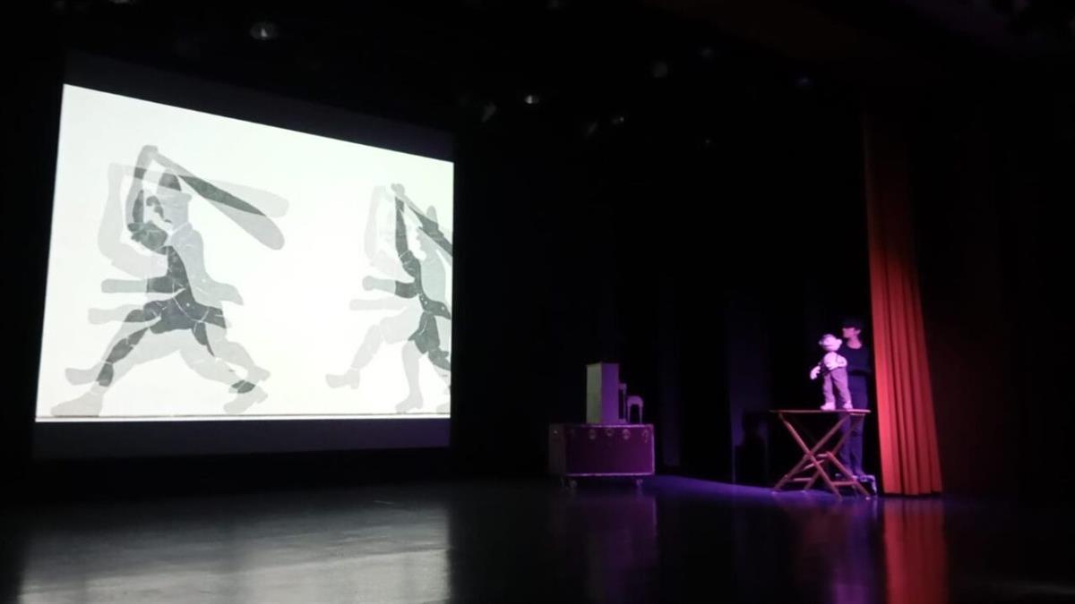 Las entidades deberán destinar al menos la mitad de la ayuda a la programación