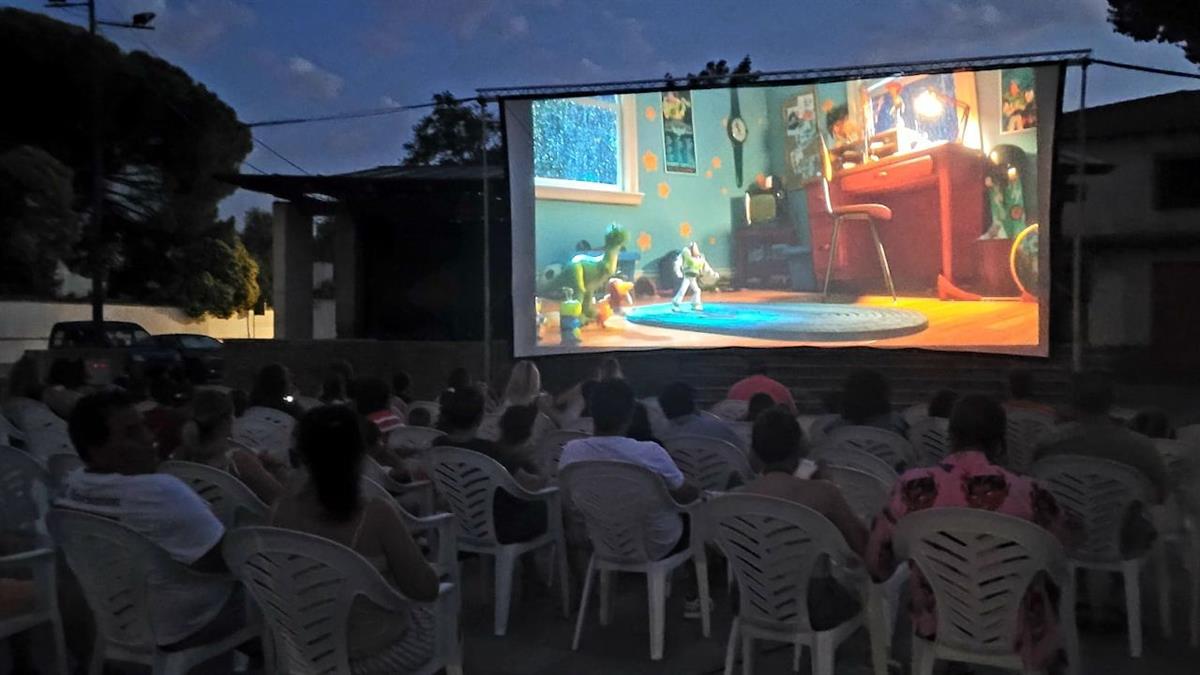 La Plaza de la Constitución se convierte un año más en el escenario del cine al aire libre hasta el 31 de agosto