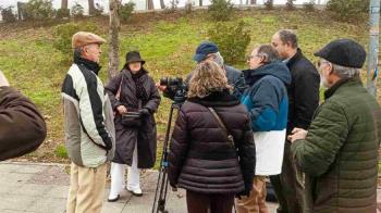 La historia explora el reto de cambiar de vida cuando el protagonista deja su pueblo en busca de nuevas oportunidades