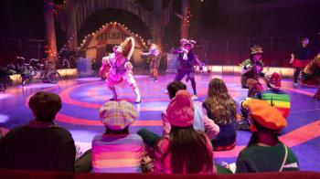 El espectáculo invita a soñar con diversos números, música en directo y juegos de magia