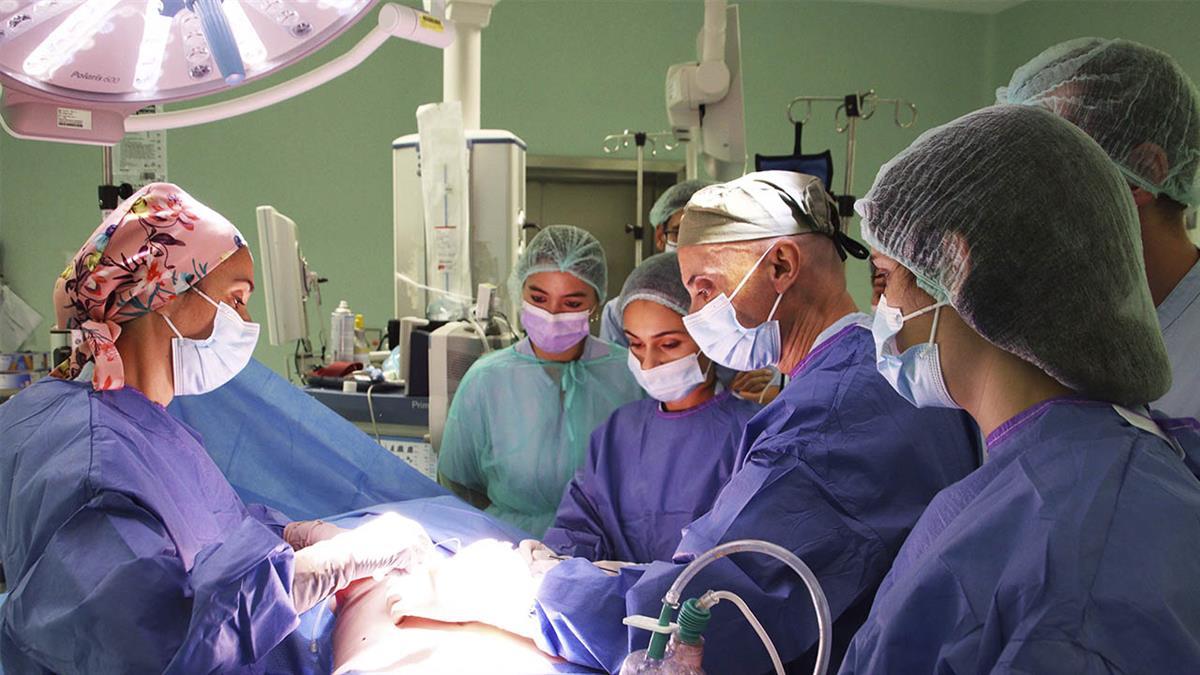 Un equipo del Hospital Universitario ha sido en encargado de la formación en patología de la mama
