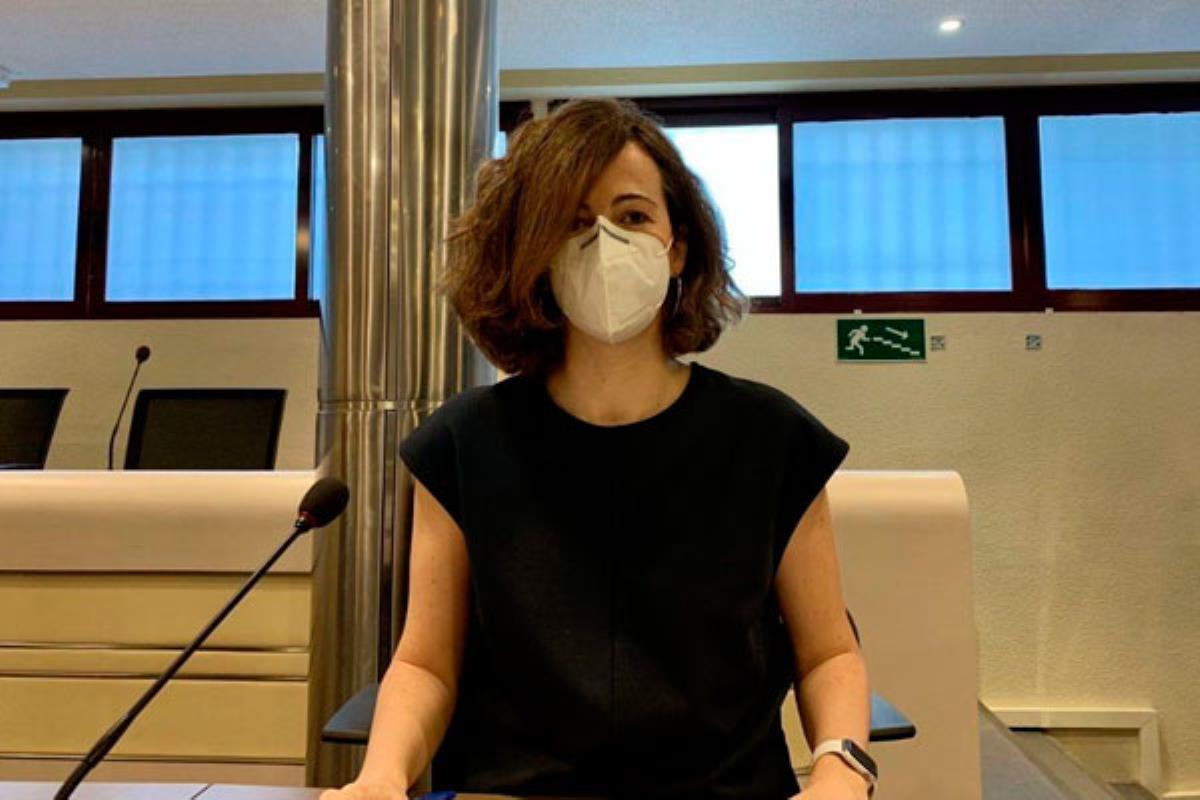 La portavoz del grupo, Ana Elliot, solicita al ayuntamiento que ponga “de inmediato” a disposición de la Comunidad espacios públicos municipales