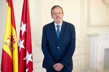 Ayuso no cesa al consejero de Políticas Sociales, Alberto Reyero, pero traspasa las competencias a Sanidad