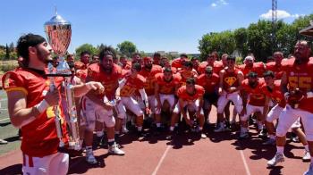 La Liga Nacional de fútbol americano proclama vencedores a nuestros jugadores ripenses