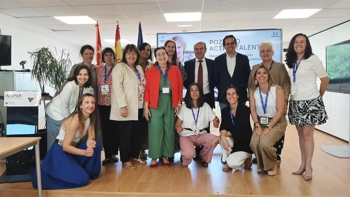 Más de una decena de alumnas desempleadas y emprendedoras se han formado a lo largo de tres meses en distintas áreas para acceder al mercado laboral