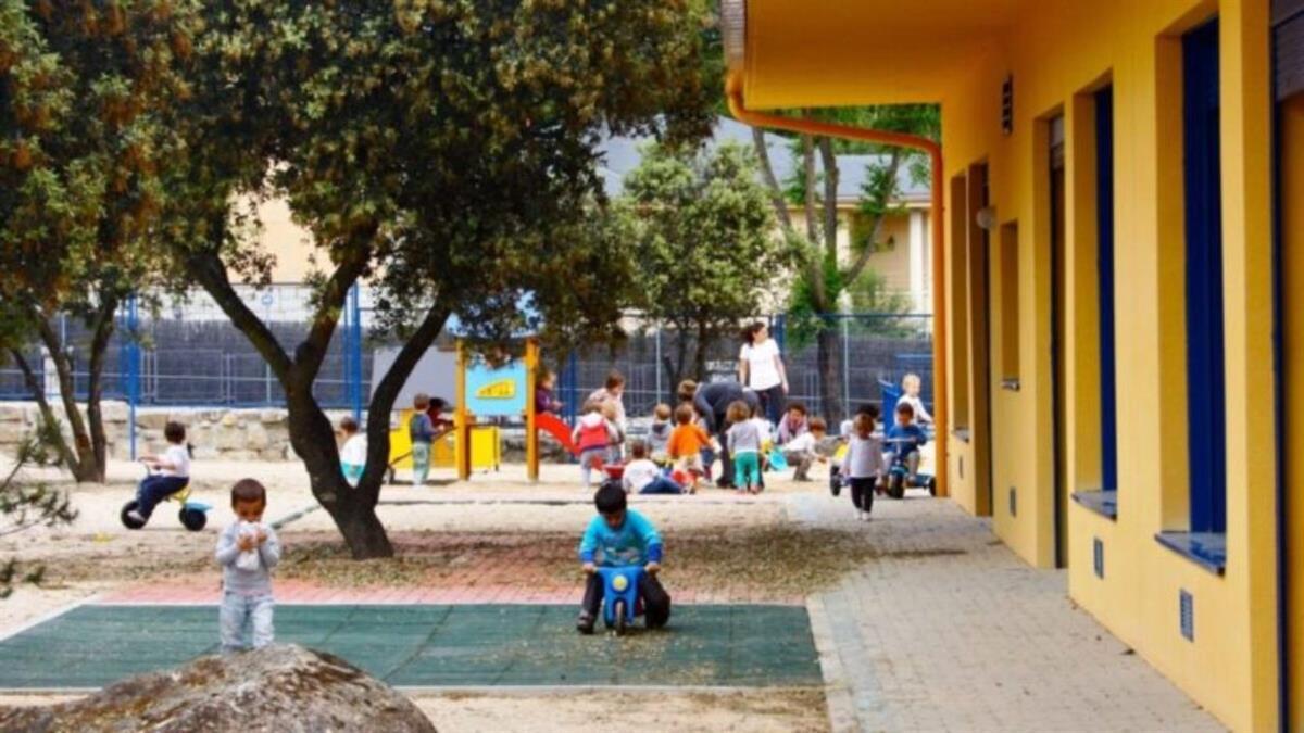 Las actuaciones incluyen la instalación de nuevos equipos climáticos y la renovación de bancos y juegos infantiles