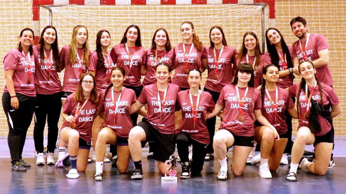 El equipo juvenil femenino ha terminado la temporada en tercera posición 