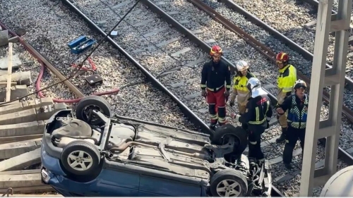 Un coche cae a las vías y paraliza la C-5 durante horas en Fuenlabrada