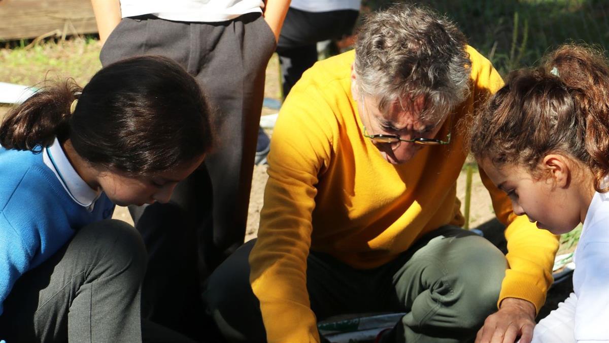 El ocio en familia en la Comunidad de Madrid cuenta con experiencias que combinan el bilingüismo y el aprendizaje activo.