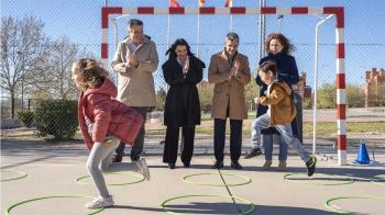 La Comunidad de Madrid ofrece actividades educativas y recreativas en 105 centros de 67 municipios, apoyando a las familias y fomentando la formación integral de los alumnos.