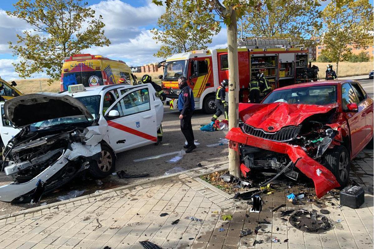 Los conductores han tenido que ser rescatados de los coches