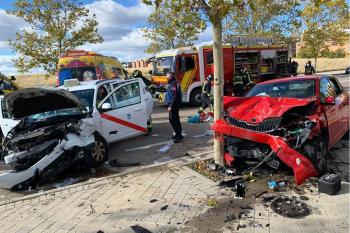 Lee toda la noticia 'Colisión frontal entre dos vehículos en Cuatro Vientos'