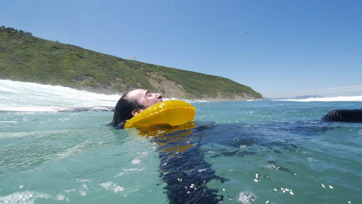 El airbag inteligente se infla rápidamente si el usuario está en peligro