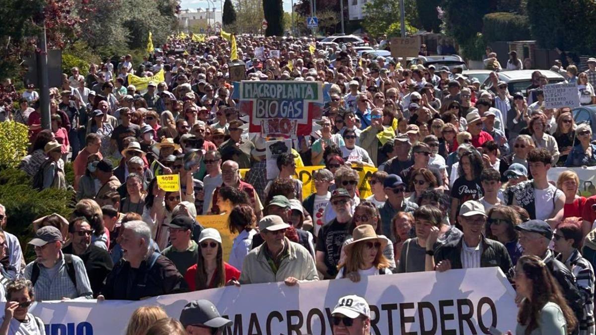 El domingo 27 de abril una marea de vecinos acudieron a la manifestación convocada