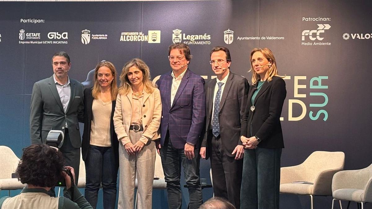 David Conde, de Valdemoro; Sara Hernández, de Getafe; Javier Ayala, de Fuenlabrada; Miguel Ángel Recuenco, de Leganés; y Candelaria Testa, de Alcorcón, analizan las fortalezas y los desafíos del futuro de sus municipios