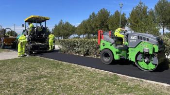 El alcalde ha asistido al comienzo del asfaltado de más de 7km de la infraestructura 