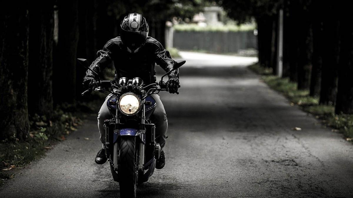 Un hombre comenzó a circular en sentido contrario por la carretera, provocando la muerte de un conductor de 20 años