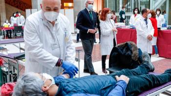 El consejero de Sanidad ha asistido hoy al dispositivo instalado en la Real Casa de Correos