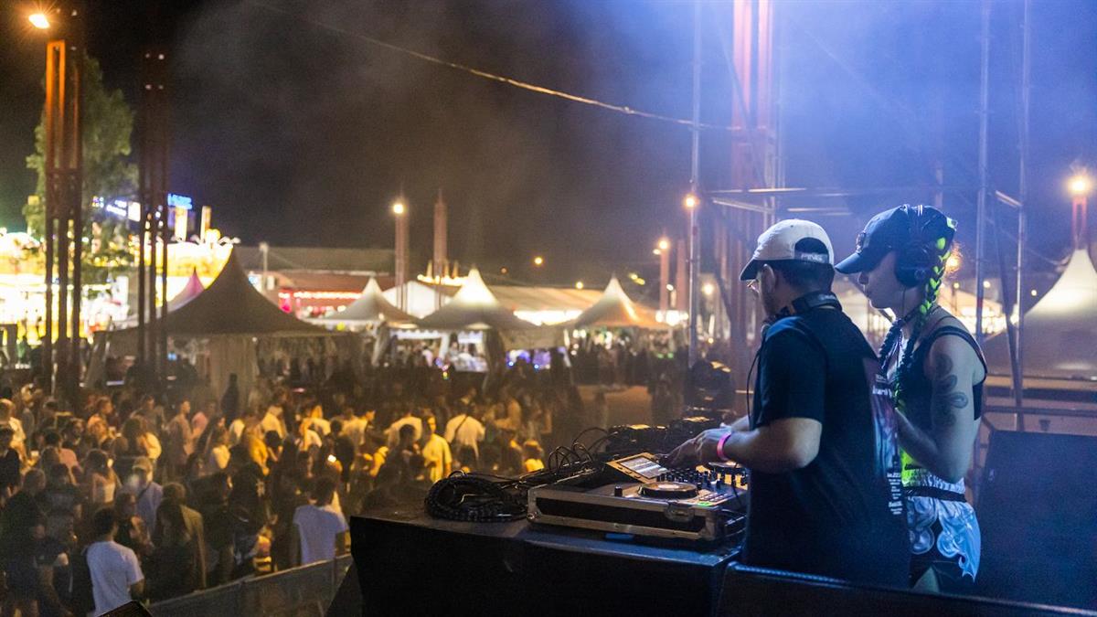 Da comienzo una larga programación de actos, conciertos y actividades para que las familias tricantinas disfruten durante esos días