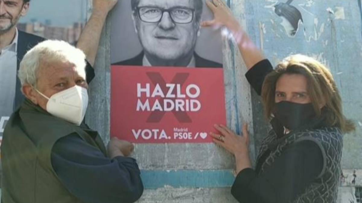 Manuel Fort y Teresa Rivera han comenzado con la pegada de carteles