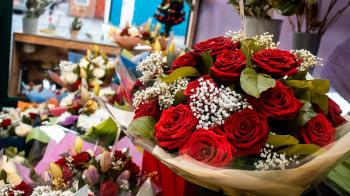 Regalar flores sigue siendo una de las formas más elegantes y efectivas de tener un detalle especial en cualquier momento del año