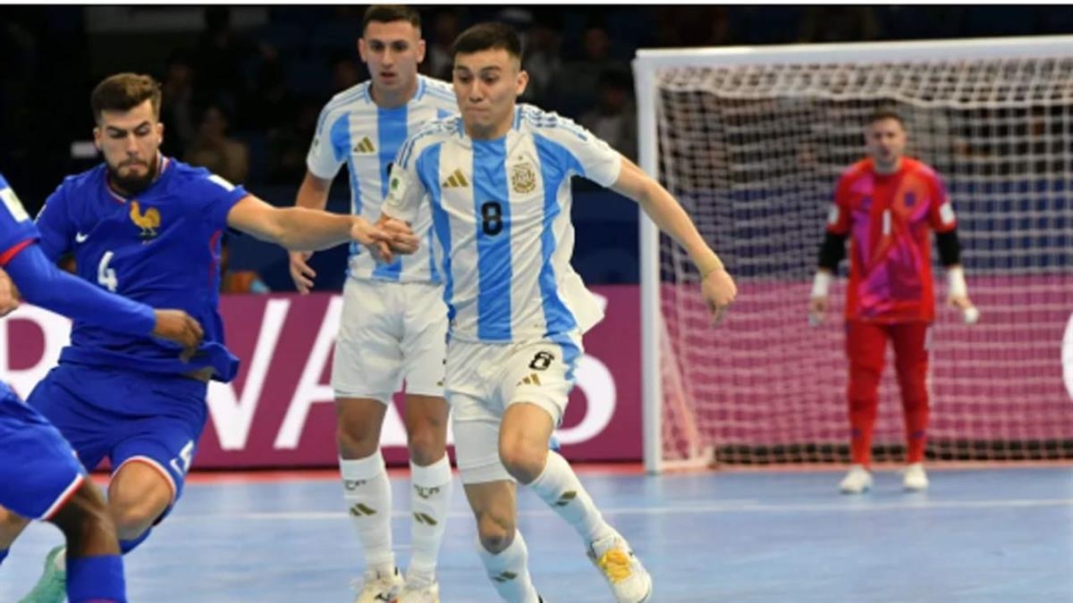 Utilizar un quinto jugador de campo cambia el final porque sustituye al portero por un futbolista capaz de participar activamente en la circulación