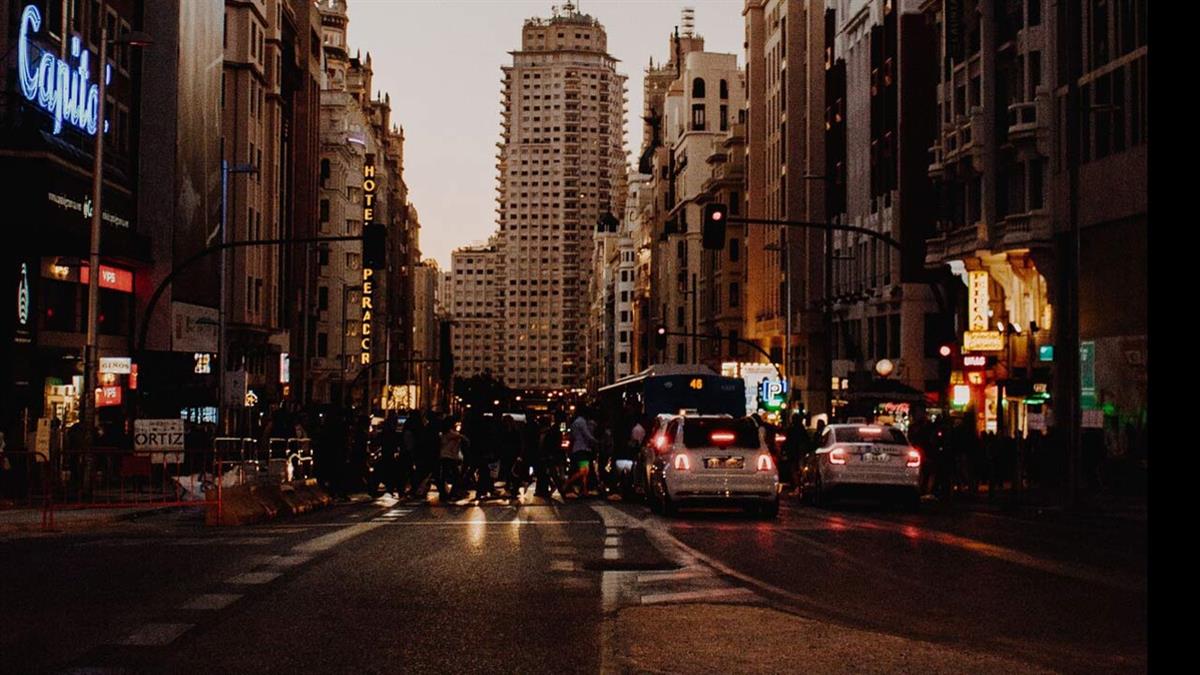 Los discos de freno trabajan especialmente cuando el coche tiene que frenar y volver a acelerar de forma repetida