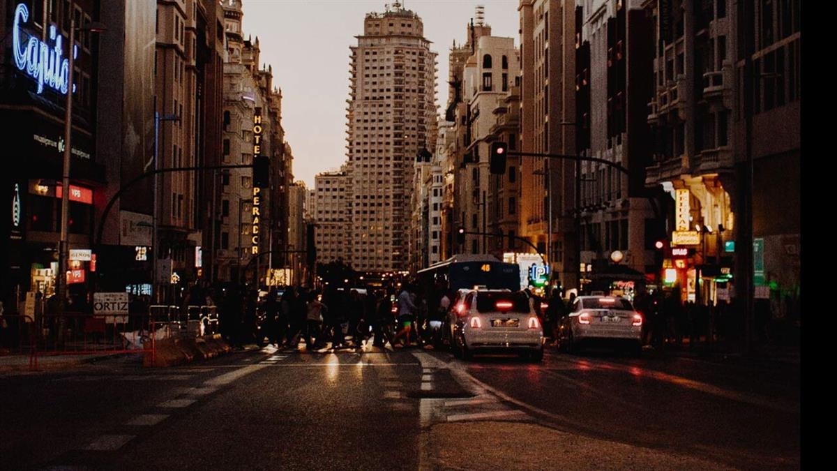 Los discos de freno trabajan especialmente cuando el coche tiene que frenar y volver a acelerar de forma repetida