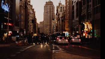 Los discos de freno trabajan especialmente cuando el coche tiene que frenar y volver a acelerar de forma repetida