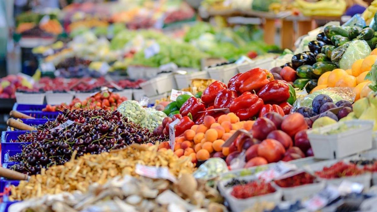 El Ayuntamiento quiere incentivar las adquisiciones en las tiendas no integradas en grandes superficies