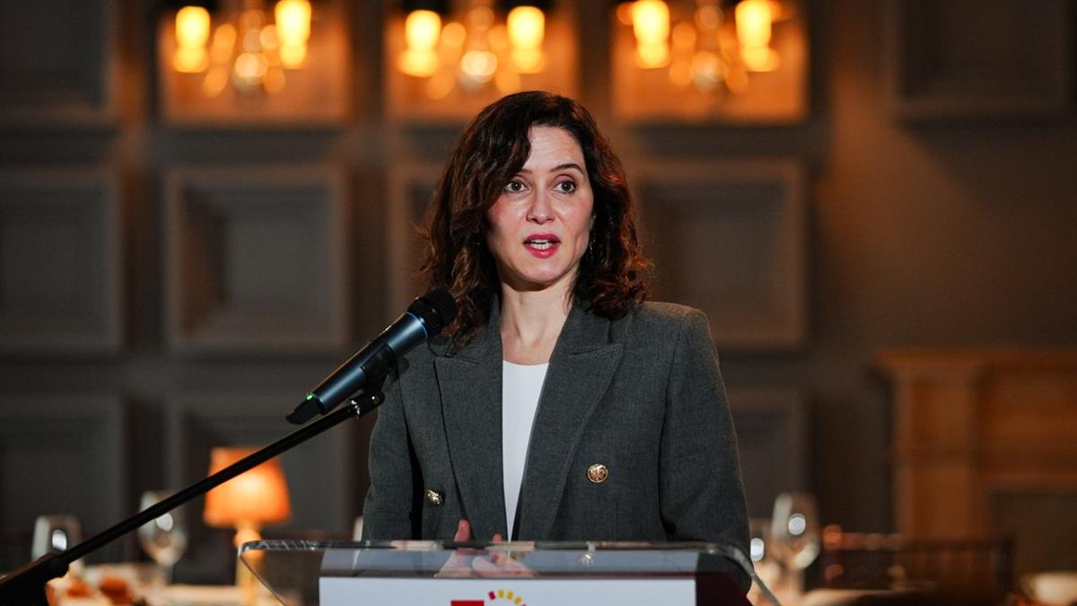 La presidenta de la Comunidad ofrece la región para aquellas que quieran acceder al mercado hispanoamericano