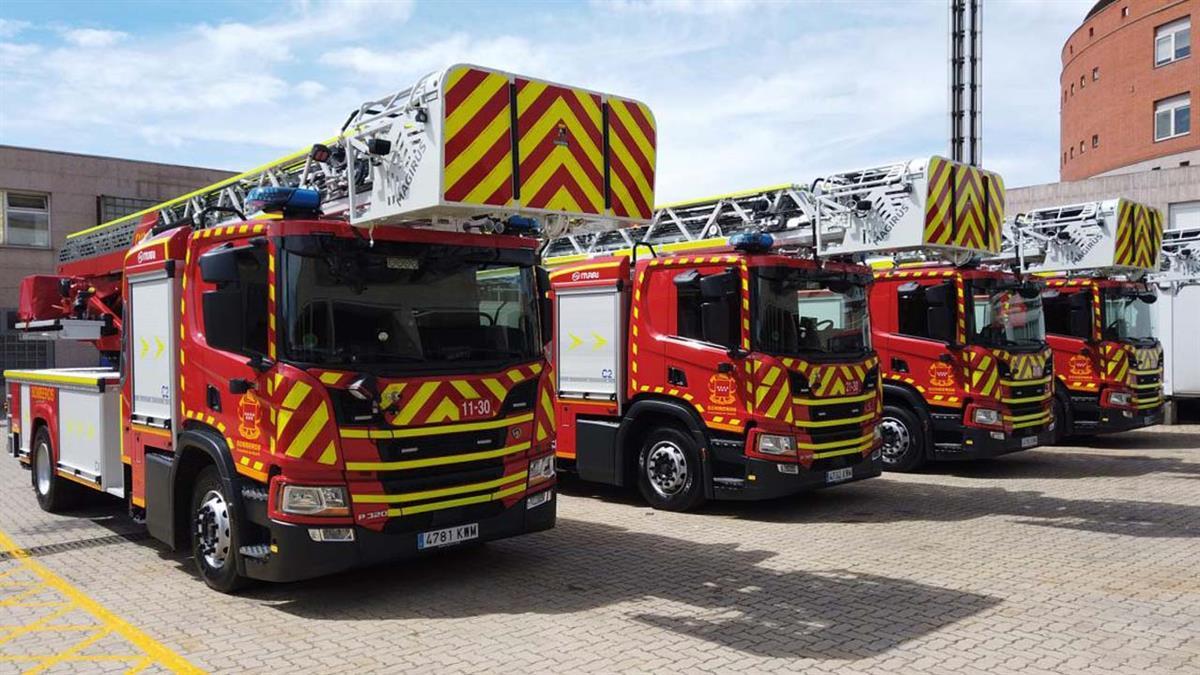 Dos dotaciones de bomberos han acudido al lugar para sofocarlo